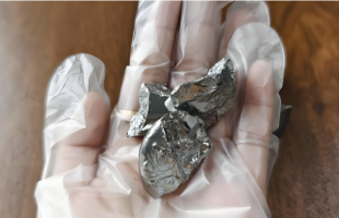 具有超导性能的锗材料制成