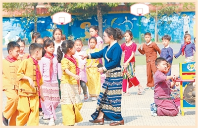 在云南瑞丽市银井小学，中.png